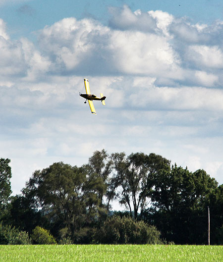 Photo of airplane landing